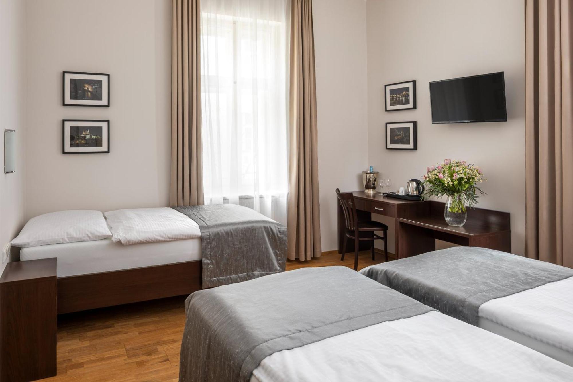 Superior Triple Room with Balcony,1662399520:JPEG